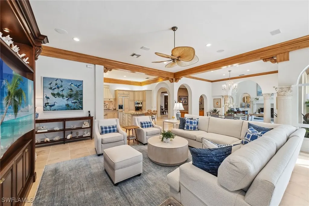 837 Barcarmil Way Naples FL 34110