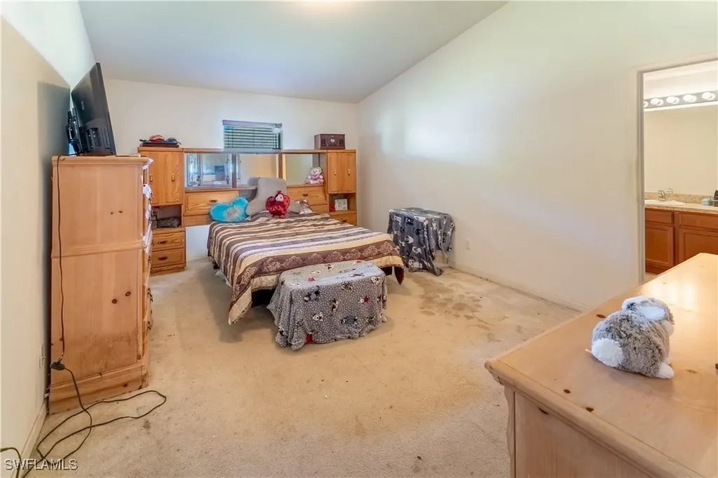 1045 NE 2nd Street Cape Coral FL 33909