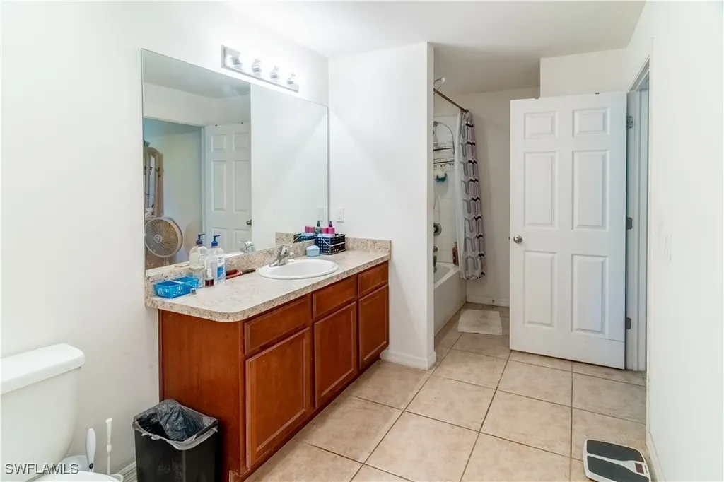 1045 NE 2nd Street Cape Coral FL 33909