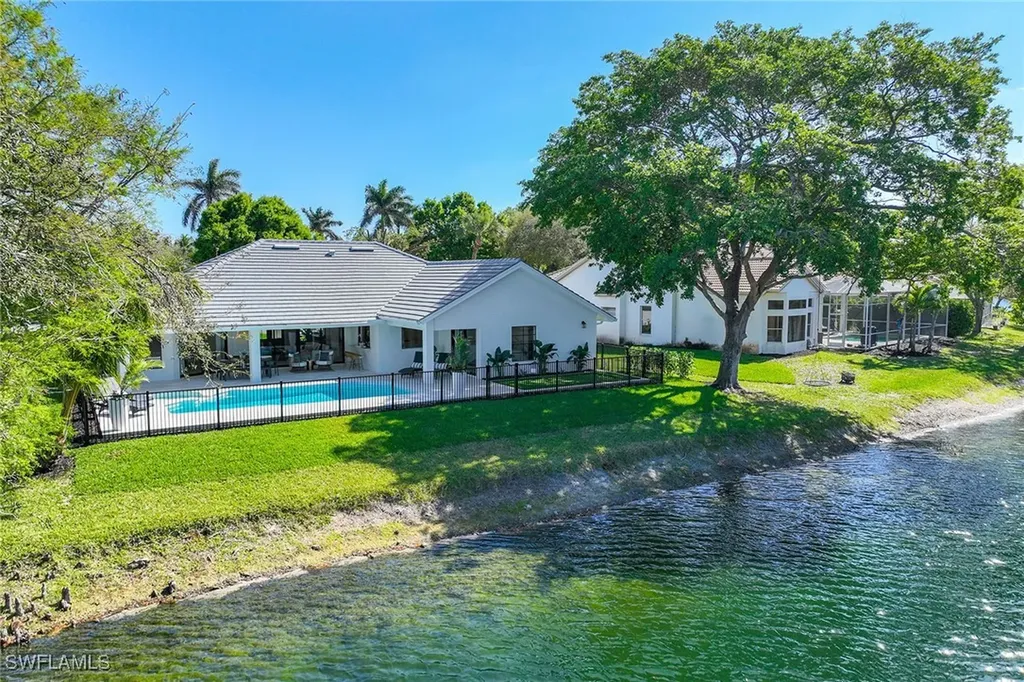 2111 Mission Drive Naples FL 34109