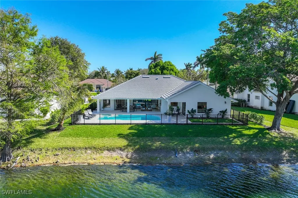 2111 Mission Drive Naples FL 34109
