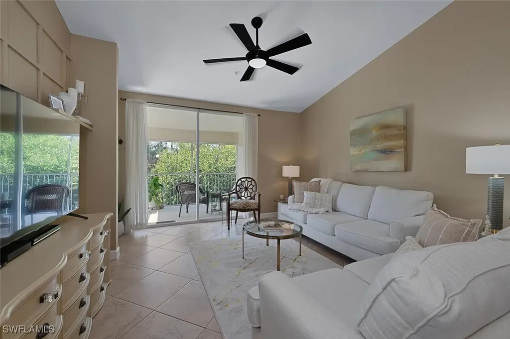 Naples FL, 6635 Huntington Lakes Circle, Unit 203