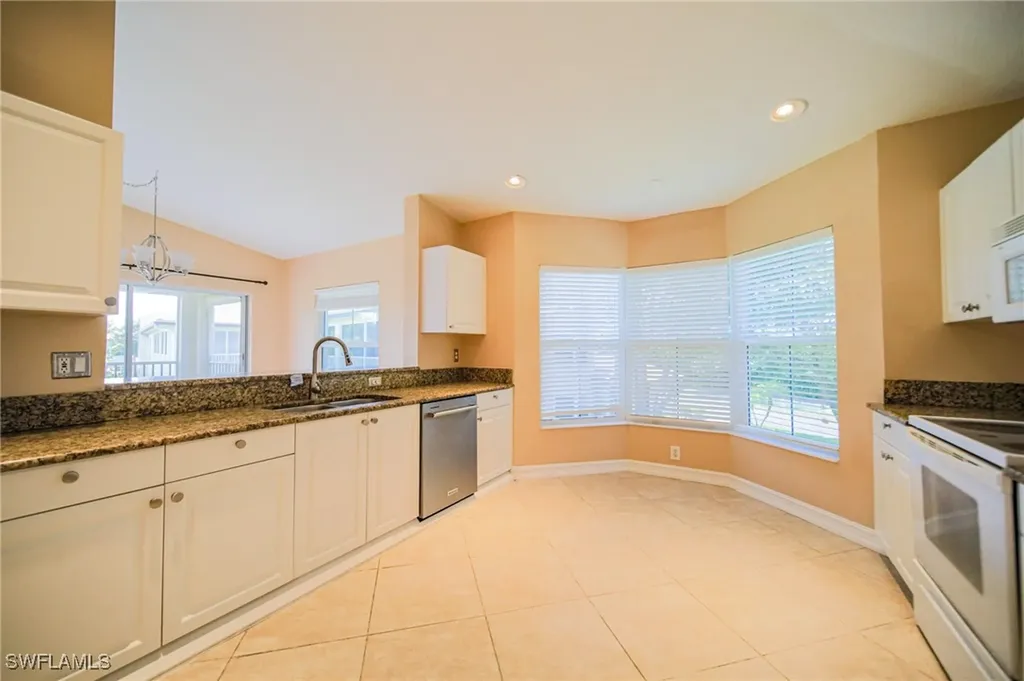 800 Diamond Circle Naples FL 34110