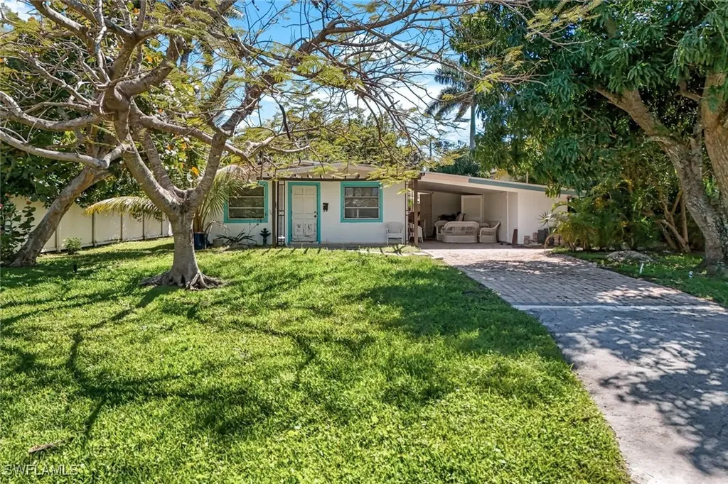 774 11th Avenue S Naples FL 34102