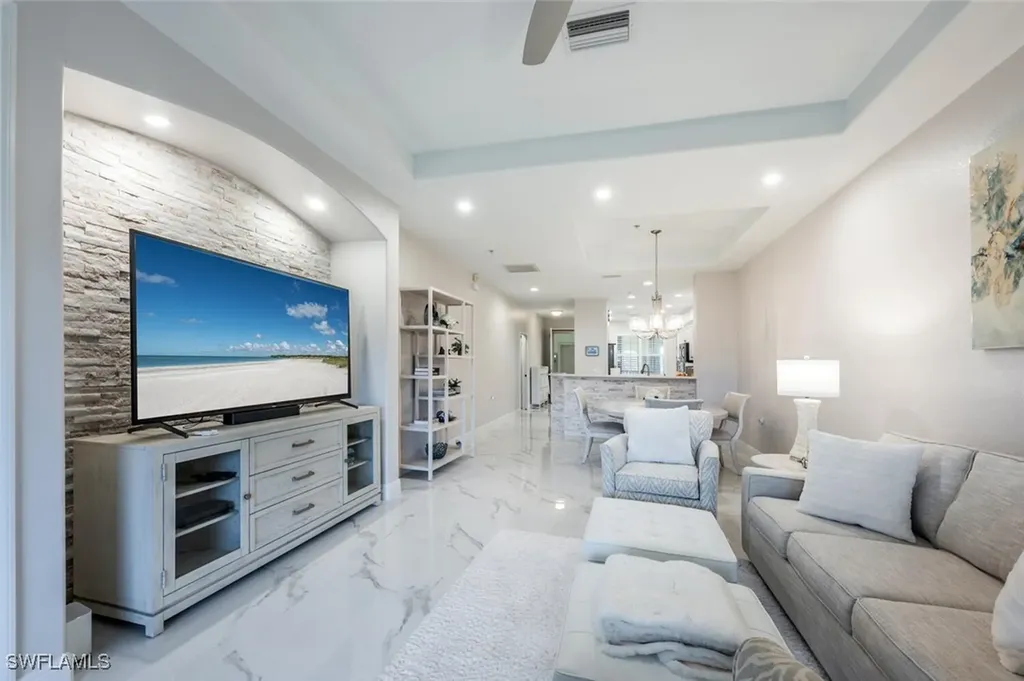 Naples FL, 4863 Hampshire Court, Unit 303
