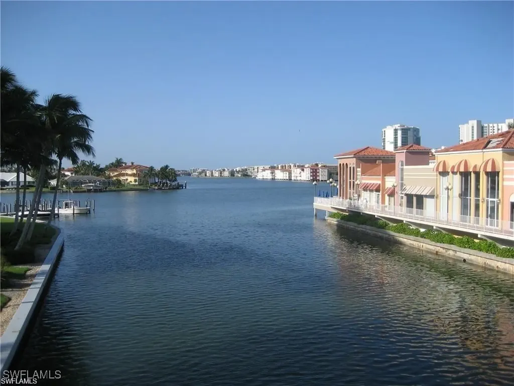 4170 Crayton Road Naples FL 34103