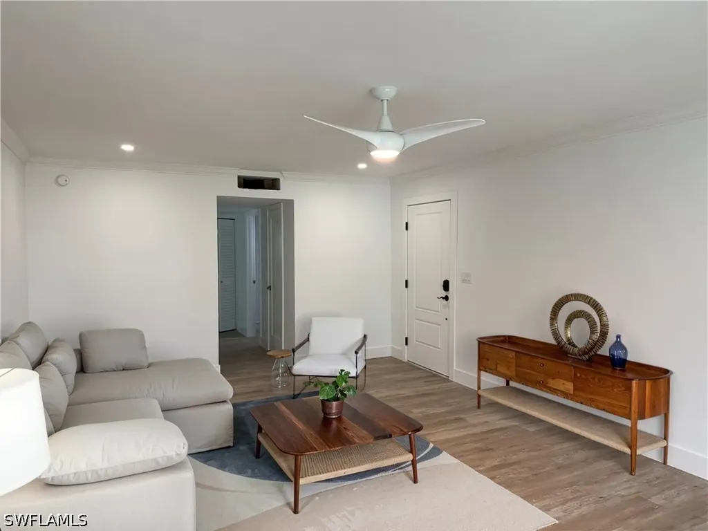 4170 Crayton Road Naples FL 34103