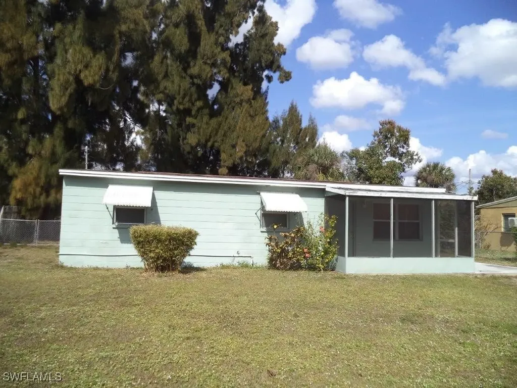 981 Lakeview Drive North Fort Myers FL 33903