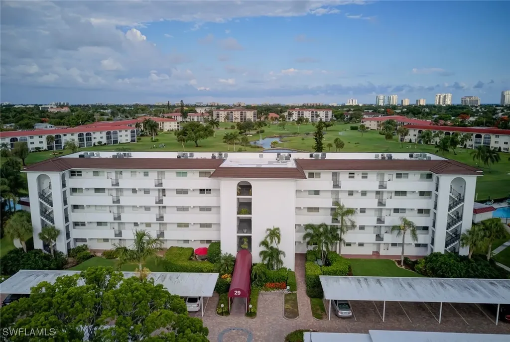 29 High Point Circle E Naples FL 34103