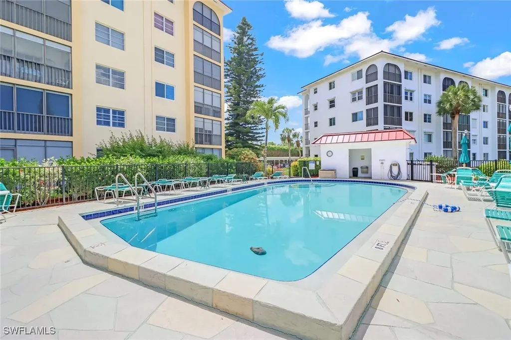 29 High Point Circle E Naples FL 34103