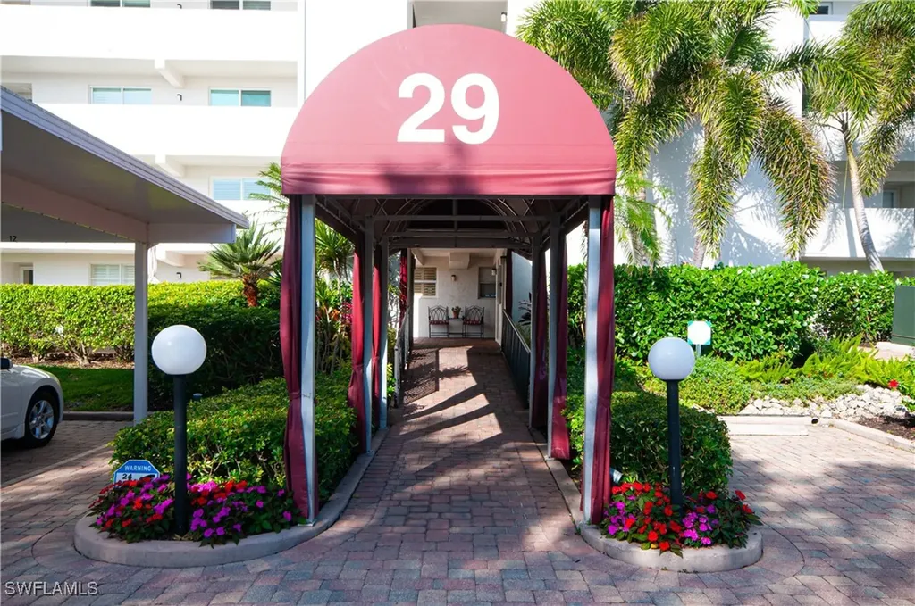 29 High Point Circle E Naples FL 34103
