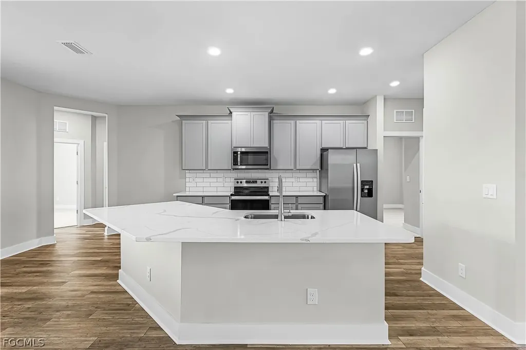 4521 Agualinda Boulevard Cape Coral FL 33914