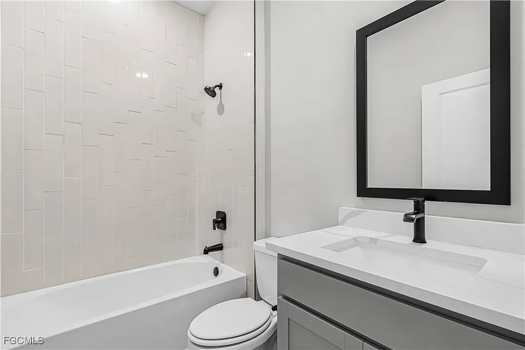 605 SW 21st Terrace Cape Coral FL 33991