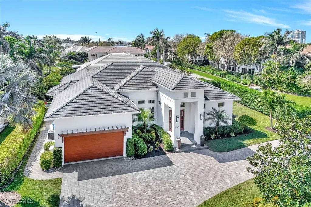 Naples FL, 700 Park Shore Drive
