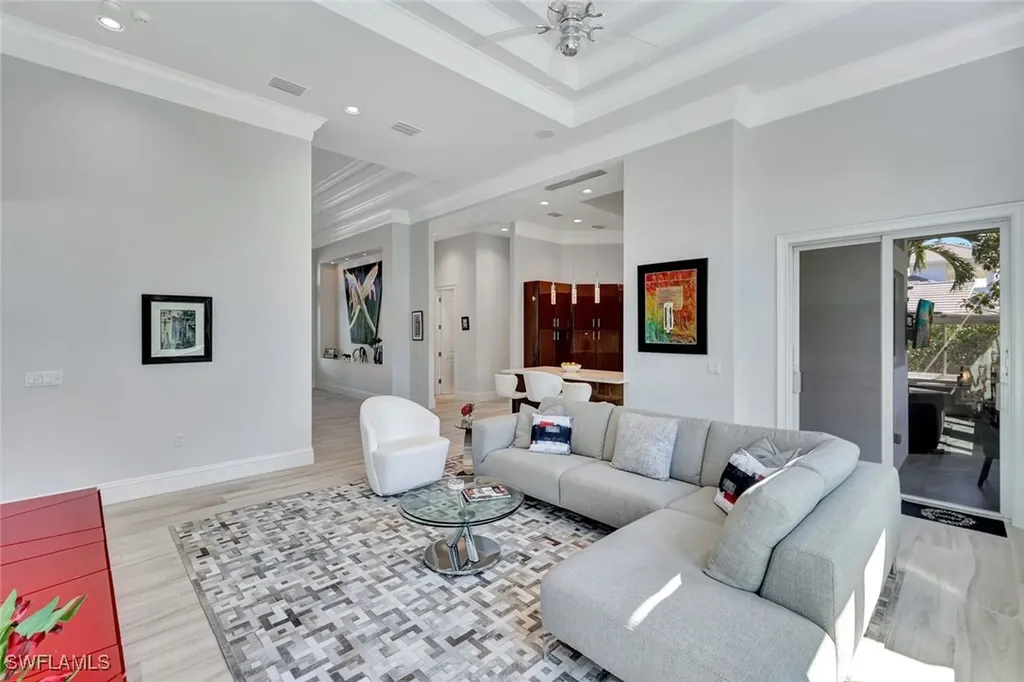 700 Park Shore Drive Naples FL 34103