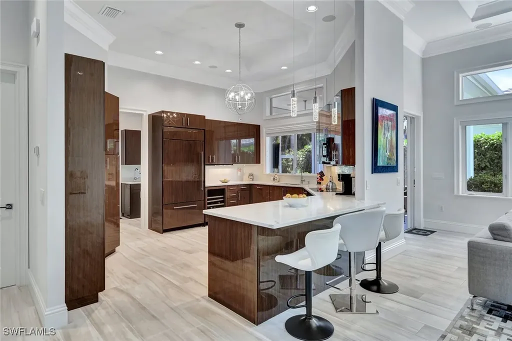 700 Park Shore Drive Naples FL 34103