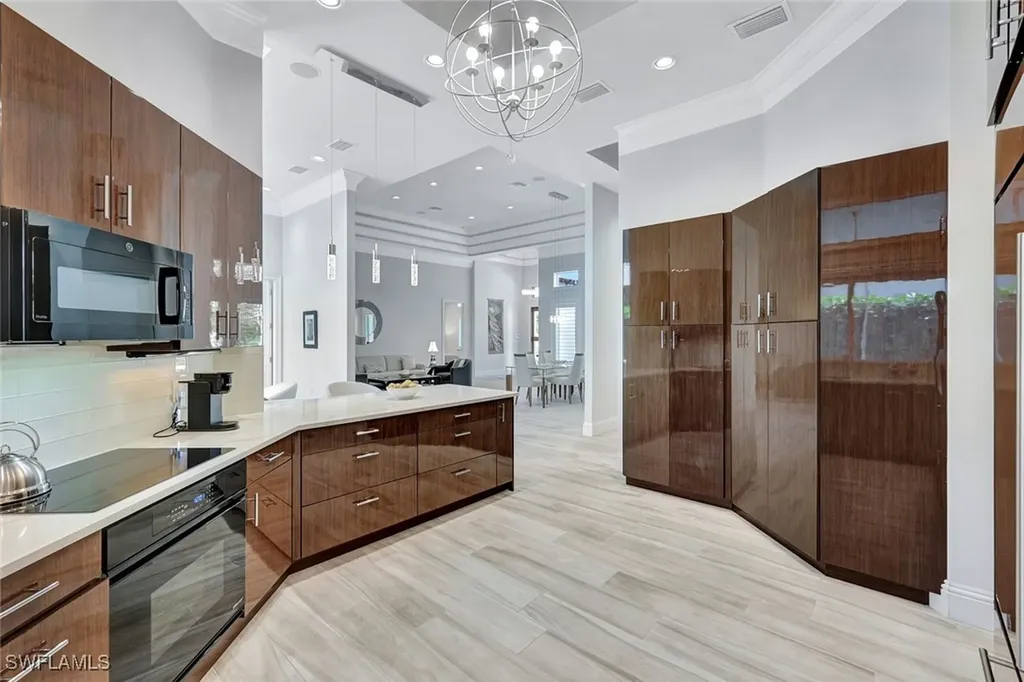 700 Park Shore Drive Naples FL 34103