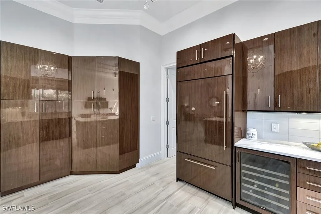 700 Park Shore Drive Naples FL 34103