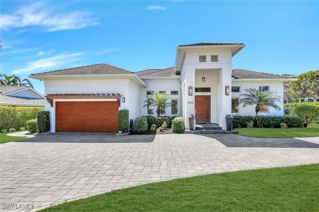 700 Park Shore Drive Naples FL 34103