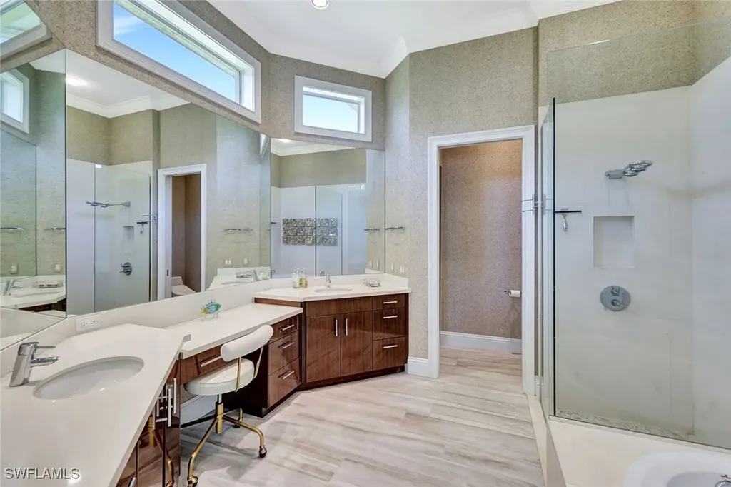 700 Park Shore Drive Naples FL 34103