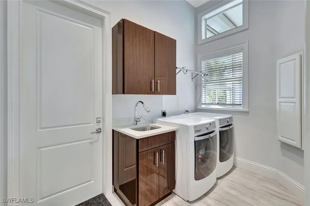 700 Park Shore Drive Naples FL 34103