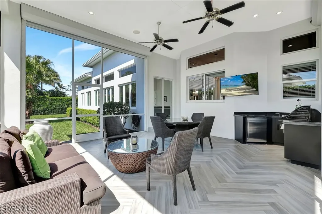 700 Park Shore Drive Naples FL 34103