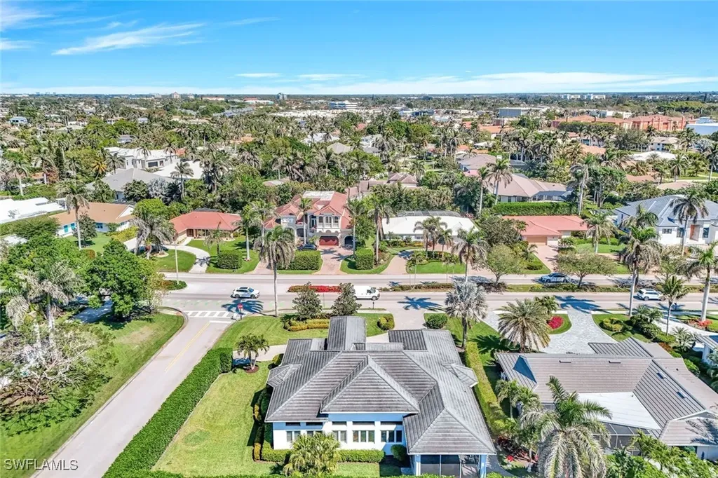 700 Park Shore Drive Naples FL 34103