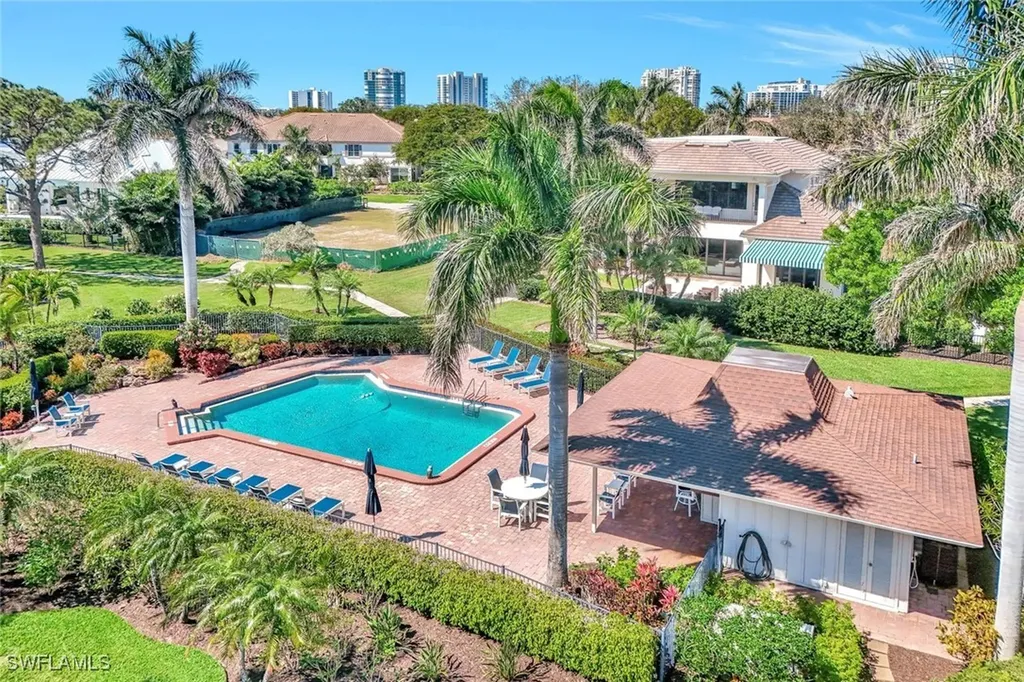 700 Park Shore Drive Naples FL 34103