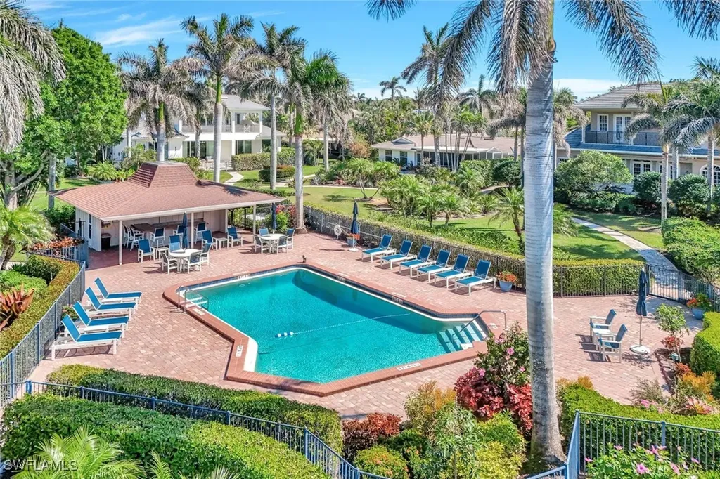700 Park Shore Drive Naples FL 34103