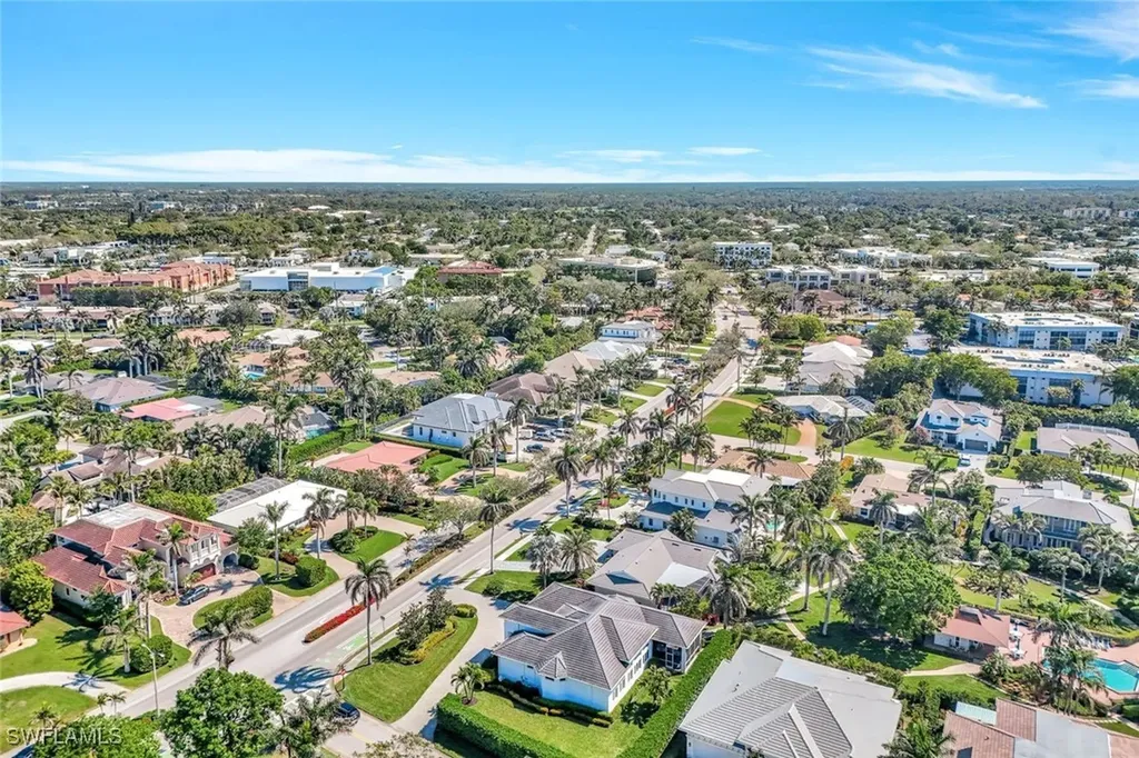 700 Park Shore Drive Naples FL 34103