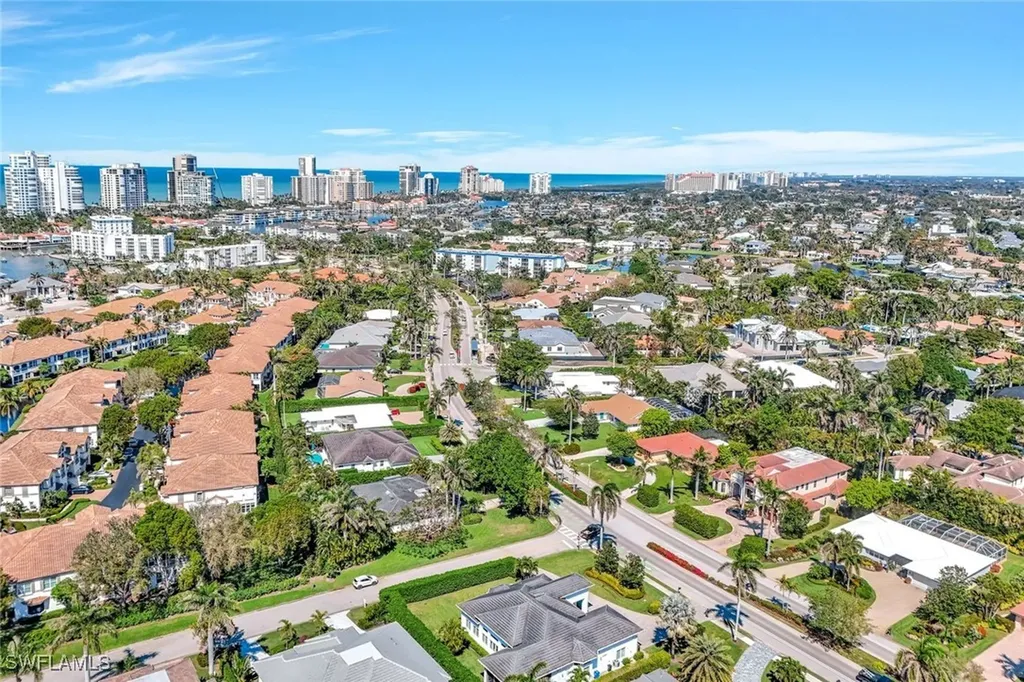 700 Park Shore Drive Naples FL 34103