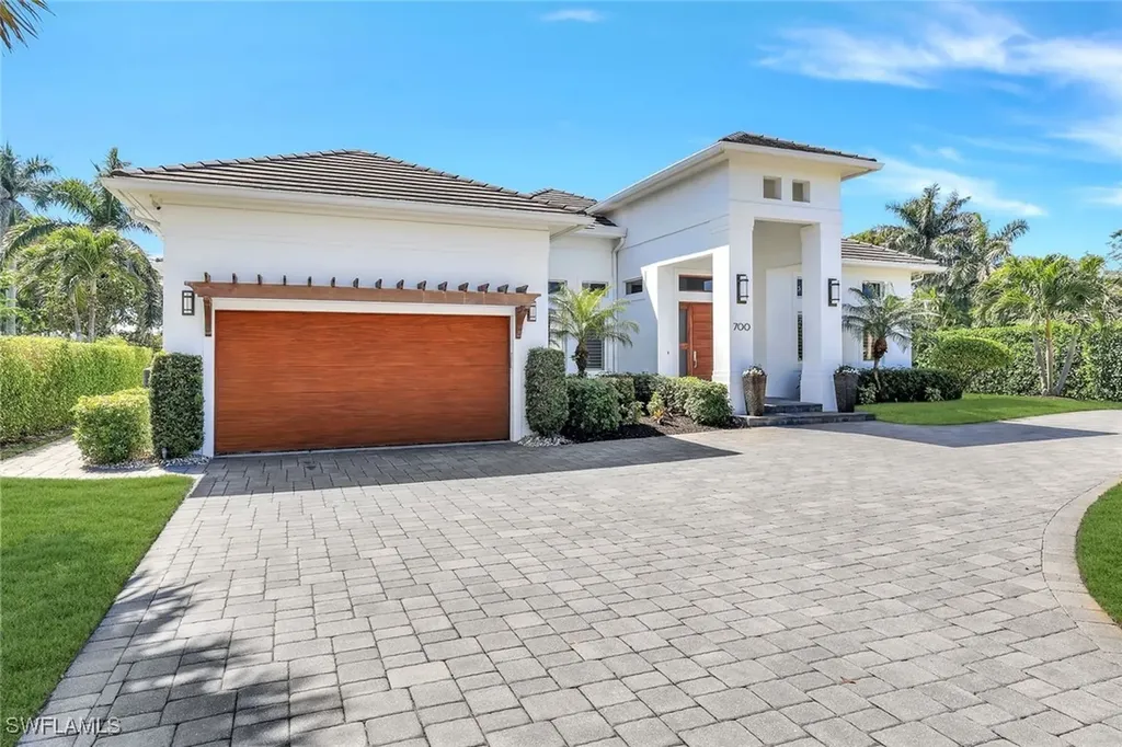 700 Park Shore Drive Naples FL 34103