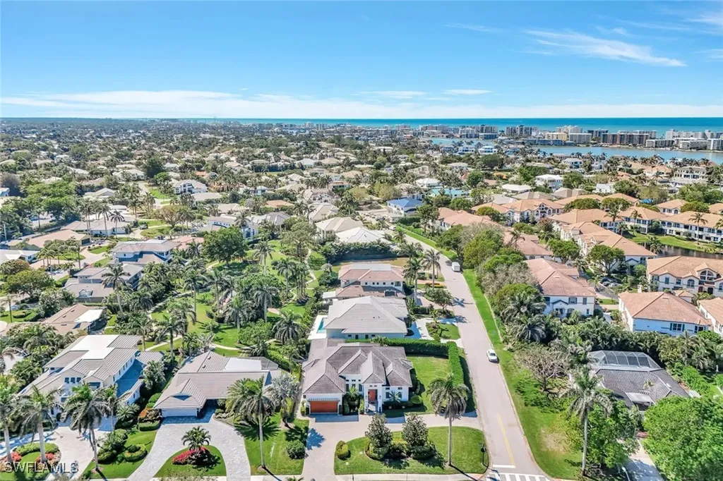 700 Park Shore Drive Naples FL 34103