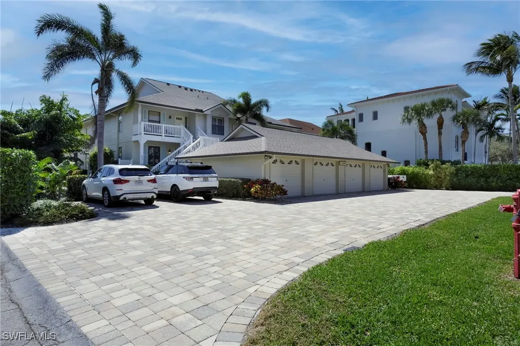 542 10th Avenue S Naples FL 34102