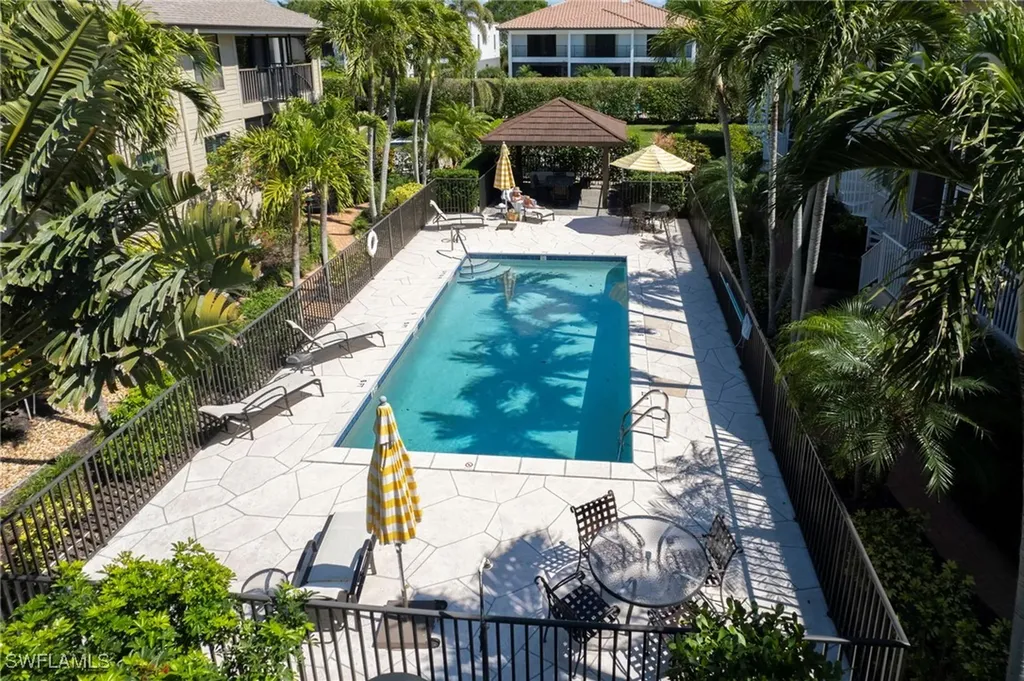 542 10th Avenue S Naples FL 34102
