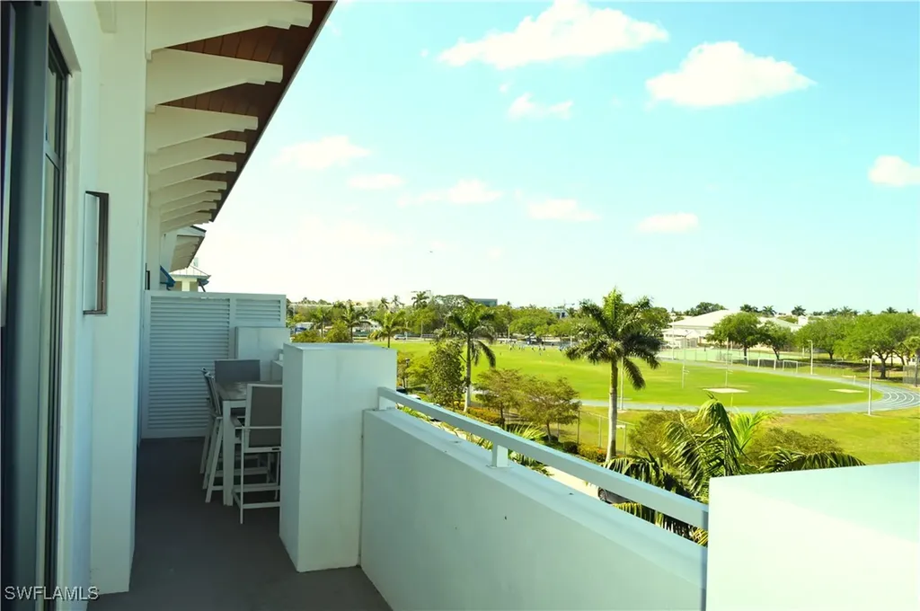 101 8th Street S Naples FL 34102