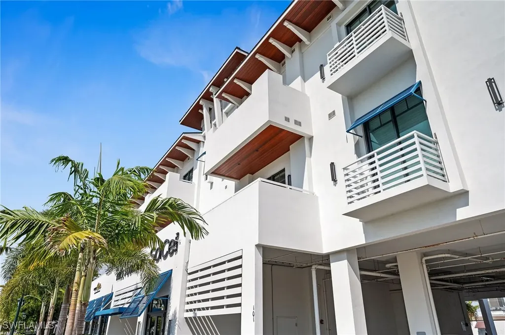 101 8th Street S Naples FL 34102