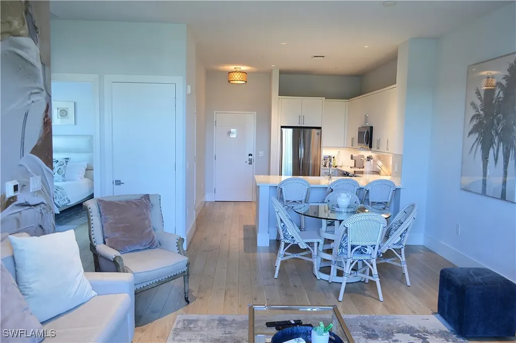 101 8th Street S Naples FL 34102