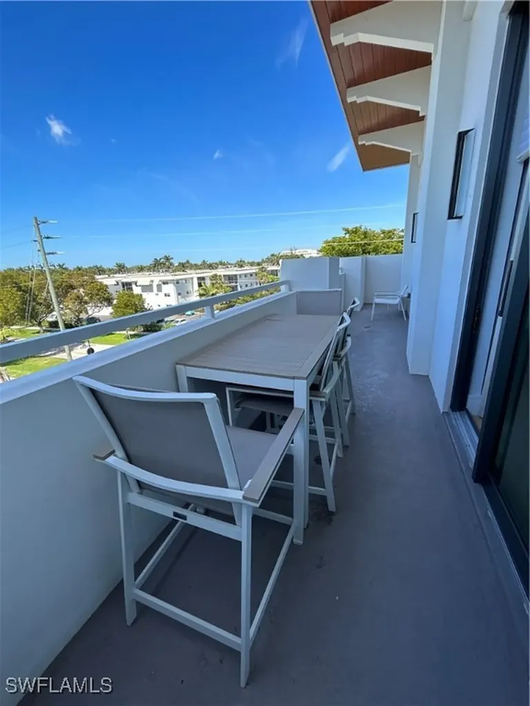 101 8th Street S Naples FL 34102