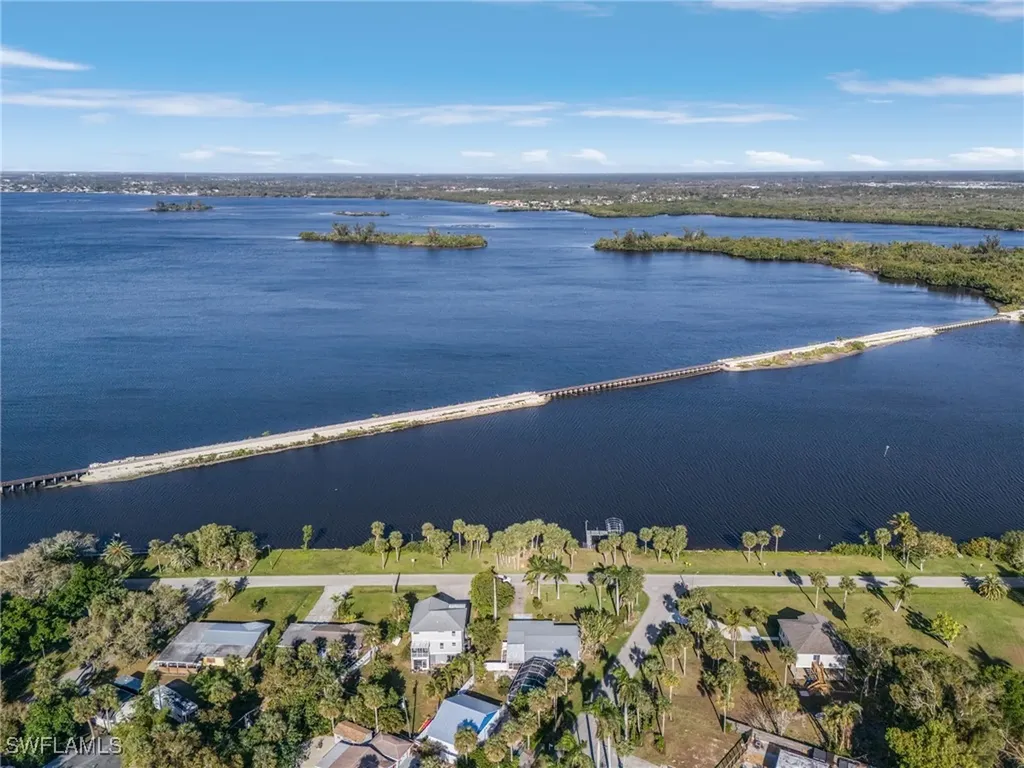 4826 E Riverside Drive Fort Myers FL 33905