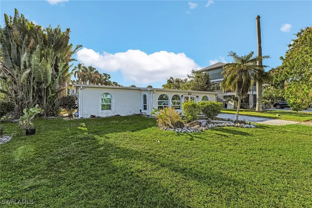 4826 E Riverside Drive Fort Myers FL 33905