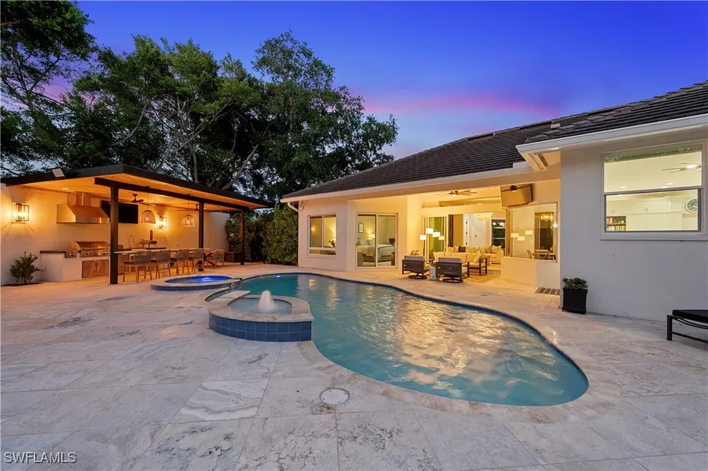 Naples FL, 8133 Ronda Court