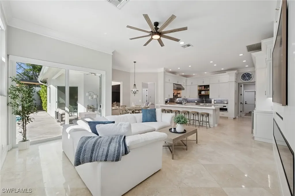 8133 Ronda Court Naples FL 34109