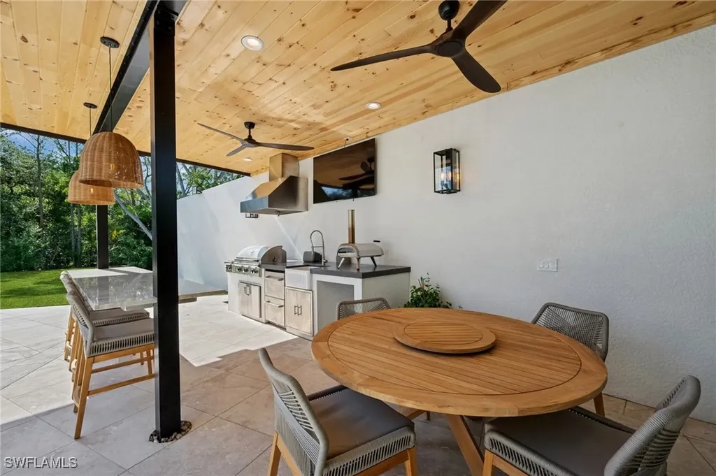 8133 Ronda Court Naples FL 34109