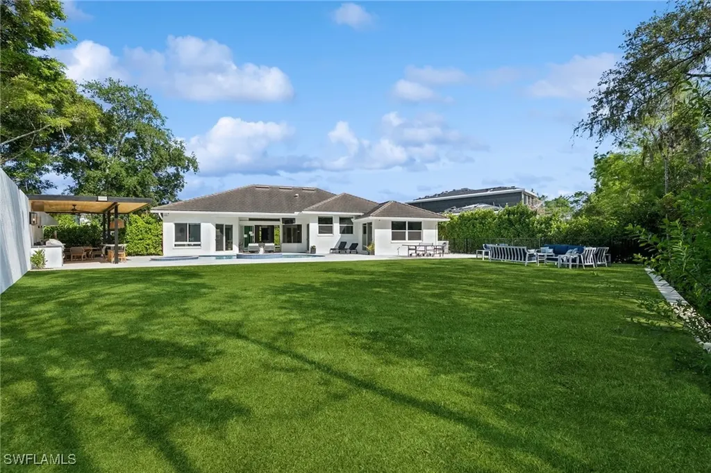 8133 Ronda Court Naples FL 34109