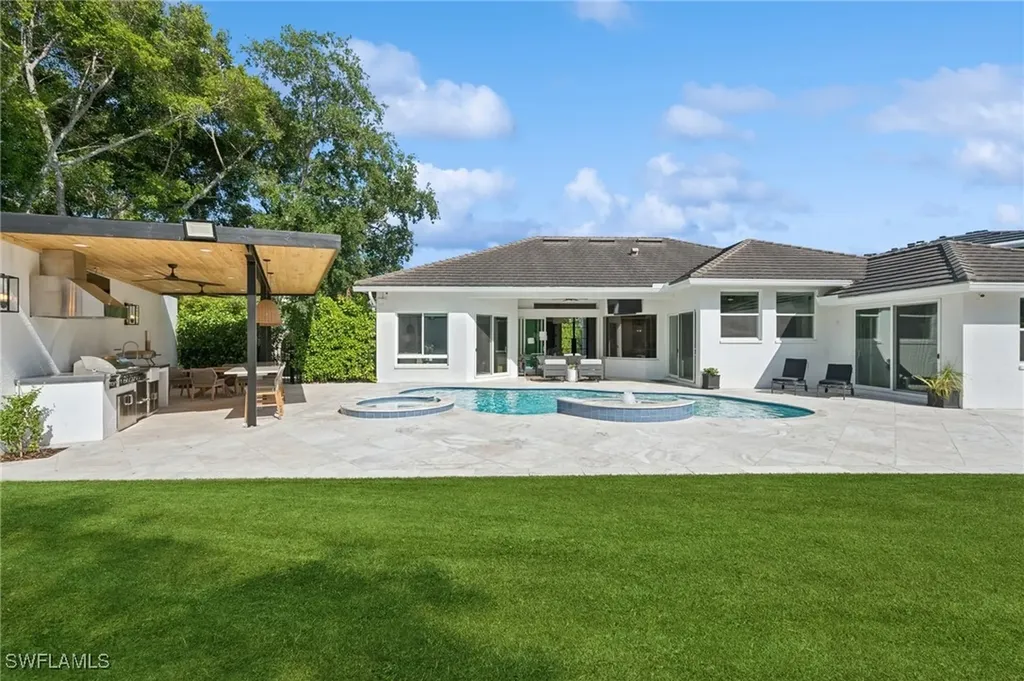 8133 Ronda Court Naples FL 34109