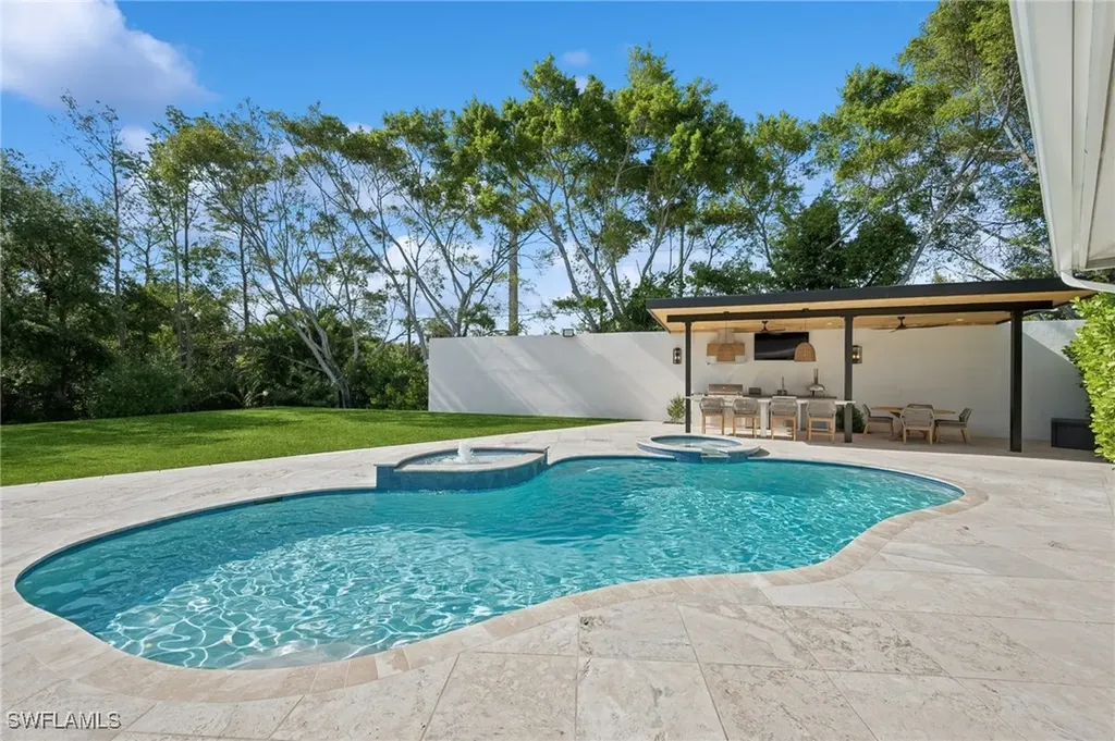 8133 Ronda Court Naples FL 34109