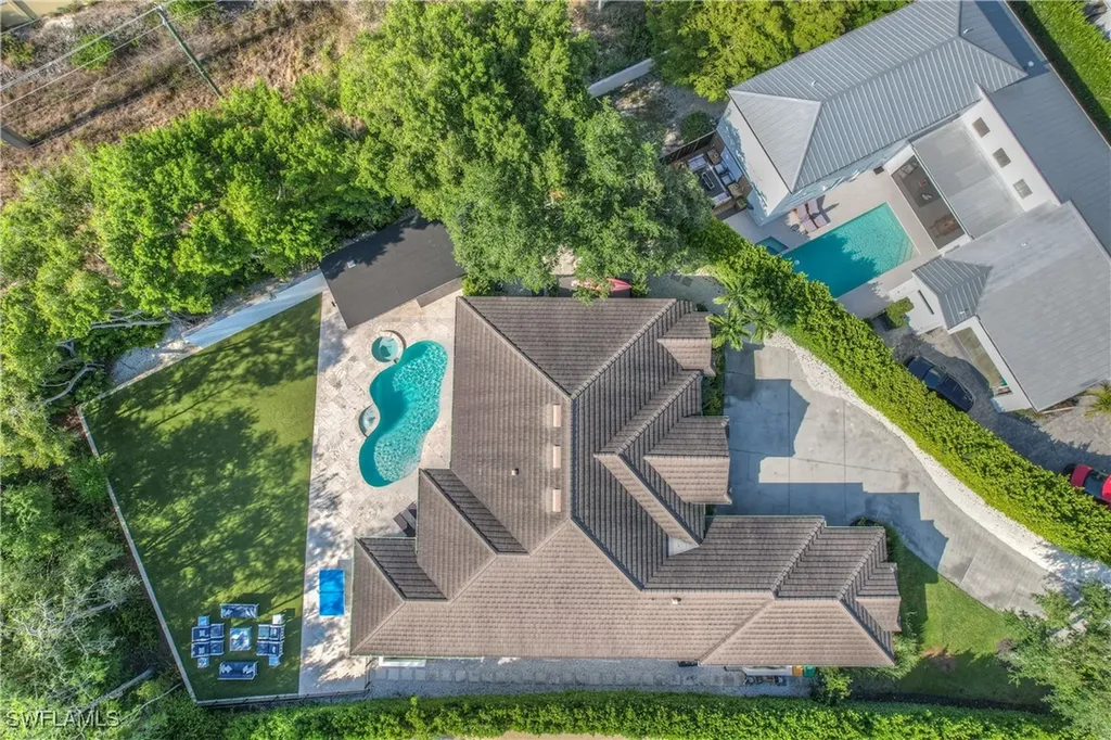 8133 Ronda Court Naples FL 34109