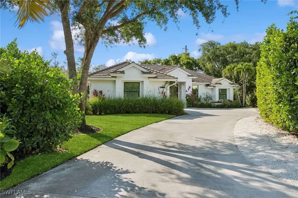8133 Ronda Court Naples FL 34109