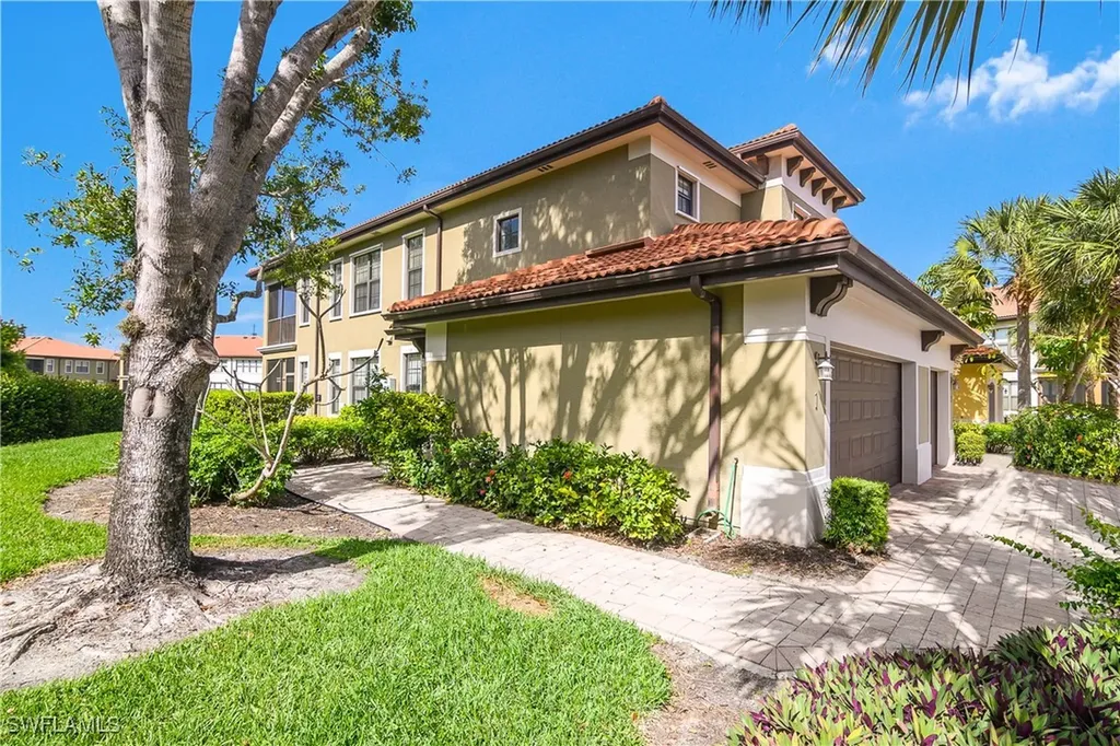 1275 Strada Milan Drive Naples FL 34105